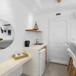 Ammoudi Hotel