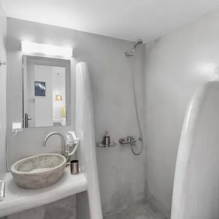 Ammoudi Hotel